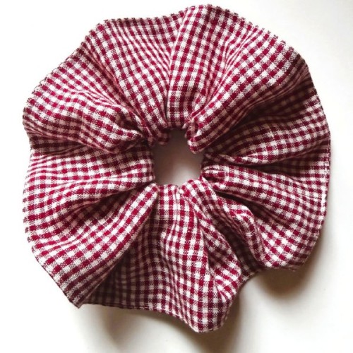 lniana-frotka-czerwona-krateczka-scrunchie.jpg